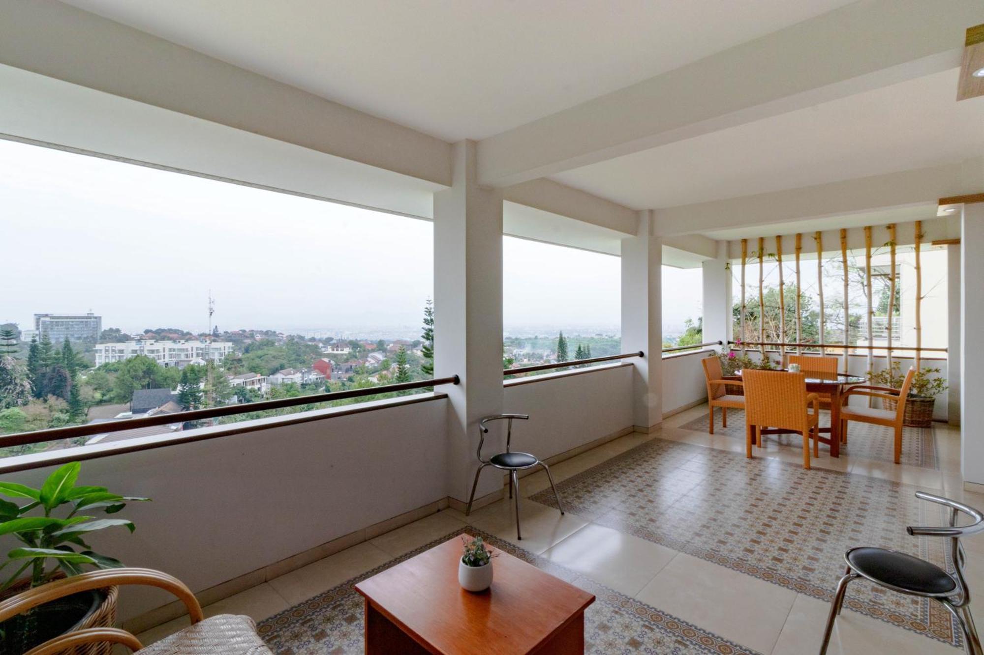 Family Only Amazing City View Villa - De Reiz Firen Syariah Бандунг Экстерьер фото
