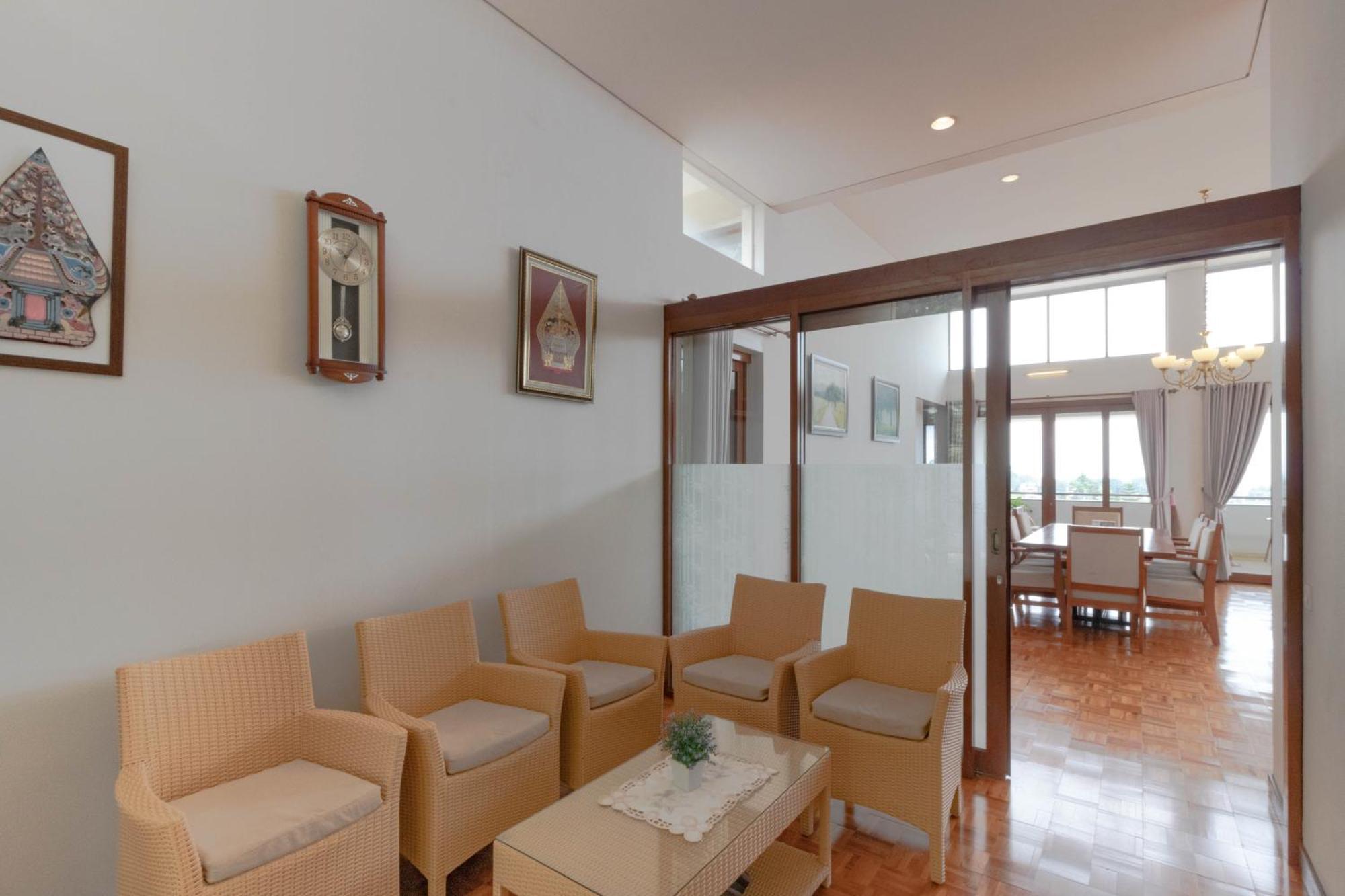 Family Only Amazing City View Villa - De Reiz Firen Syariah Бандунг Экстерьер фото